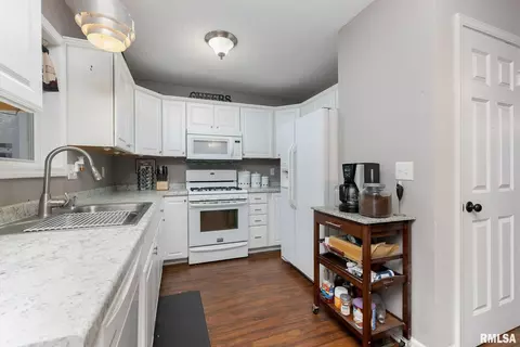 1311 17th St, Moline, IL 61265 photo 9