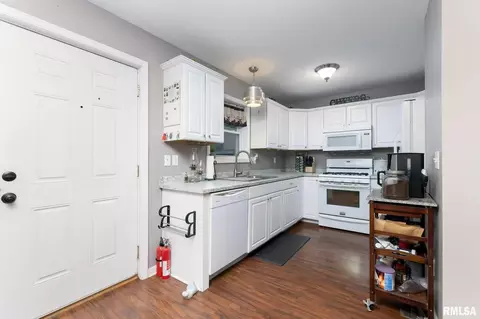 1311 17th St, Moline, IL 61265 photo 8