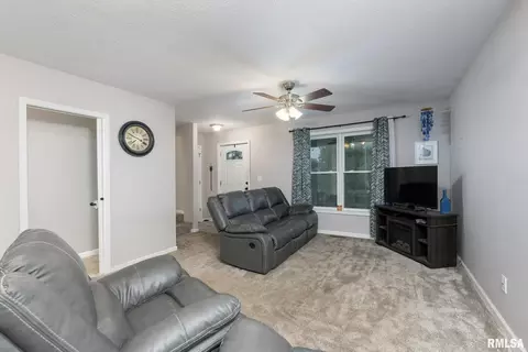 1311 17th St, Moline, IL 61265 photo 4