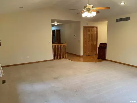 116 N 3rd St, Cambridge, IL 61238 photo 12