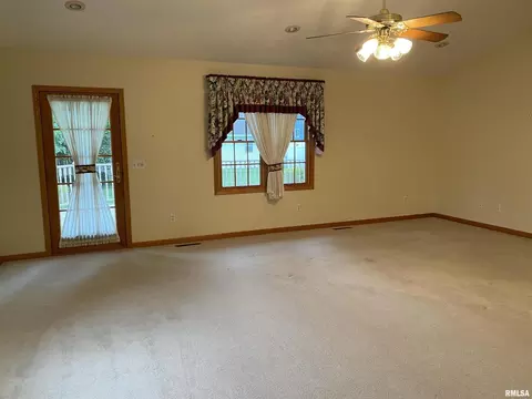 116 N 3rd St, Cambridge, IL 61238 photo 9