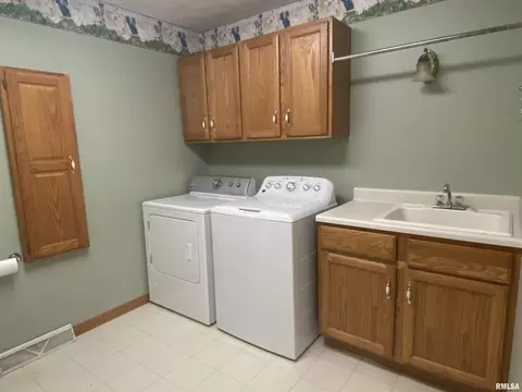 116 N 3rd St, Cambridge, IL 61238 photo 25