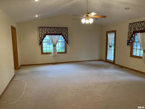 116 N 3rd St, Cambridge, IL 61238 photo 13