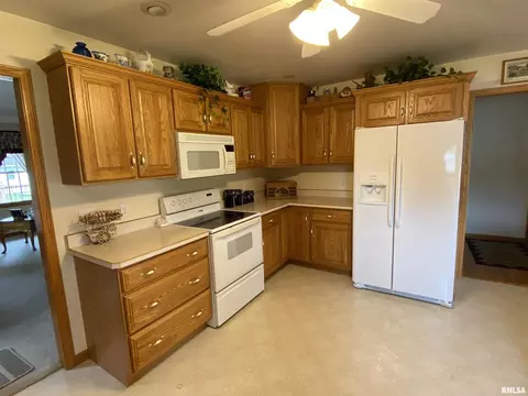 116 N 3rd St, Cambridge, IL 61238 photo 7