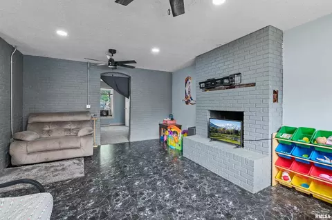 1408 13th St, Viola, IL 61486 photo 10