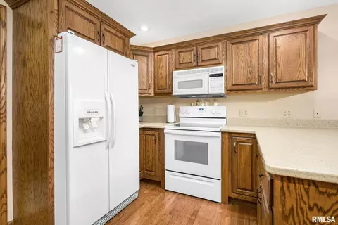 408 S 9th Ave, Eldridge, IA 52748 photo 11