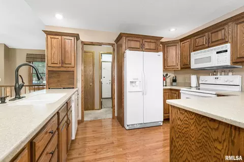 408 S 9th Ave, Eldridge, IA 52748 photo 13