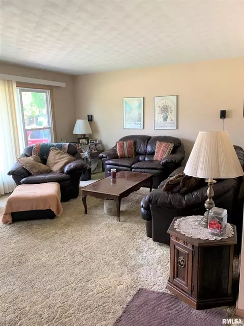 3714 19th Ave, Moline, IL 61265 photo 2