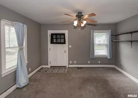 2370 30th St, Moline, IL 61265 photo 3