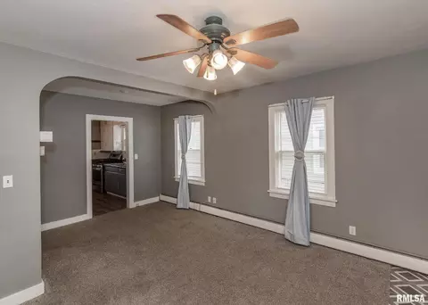 2370 30th St, Moline, IL 61265 photo 4
