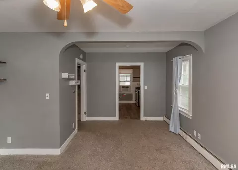 2370 30th St, Moline, IL 61265 photo 5