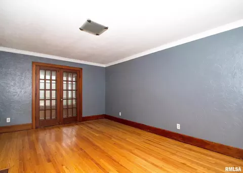 2401 28th St, Moline, IL 61265 photo 8