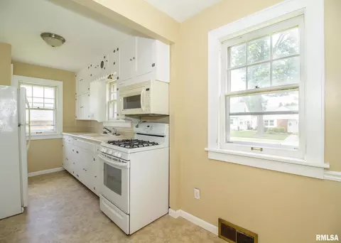 2401 28th St, Moline, IL 61265 photo 13
