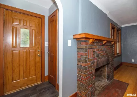 2401 28th St, Moline, IL 61265 photo 5