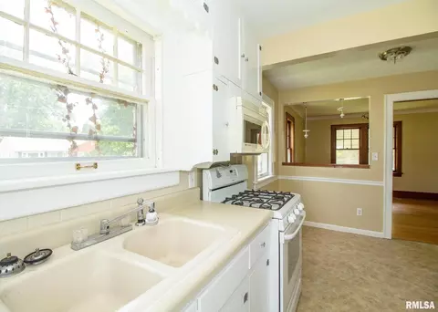 2401 28th St, Moline, IL 61265 photo 15