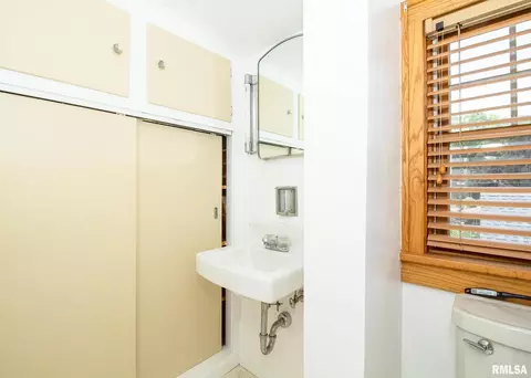 2401 28th St, Moline, IL 61265 photo 23
