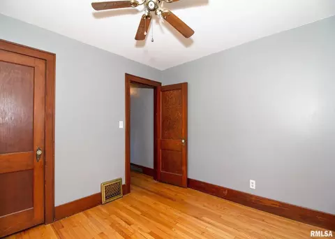 2401 28th St, Moline, IL 61265 photo 17