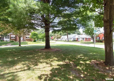 2401 28th St, Moline, IL 61265 photo 3