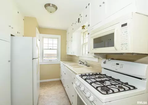 2401 28th St, Moline, IL 61265 photo 14