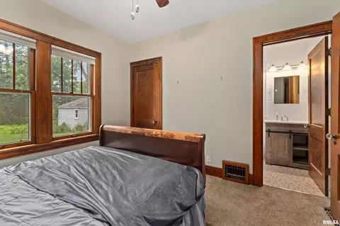 903 37th St, Moline, IL 61265 photo 10