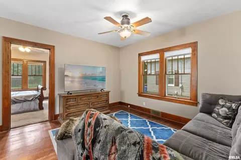 903 37th St, Moline, IL 61265 photo 5