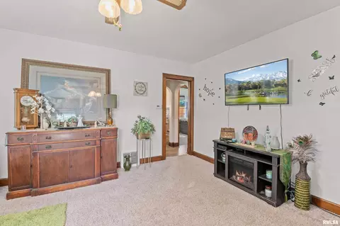 1857 30th St, Moline, IL 61265 photo 5