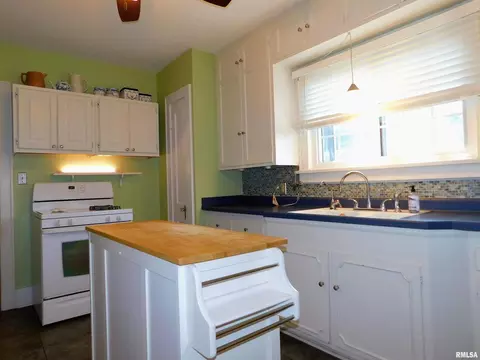 1755 34th St, Moline, IL 61265 photo 9