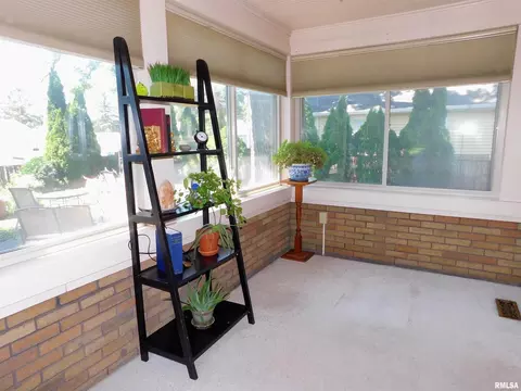 1755 34th St, Moline, IL 61265 photo 11