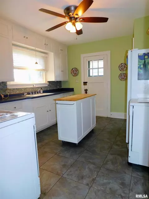 1755 34th St, Moline, IL 61265 photo 10