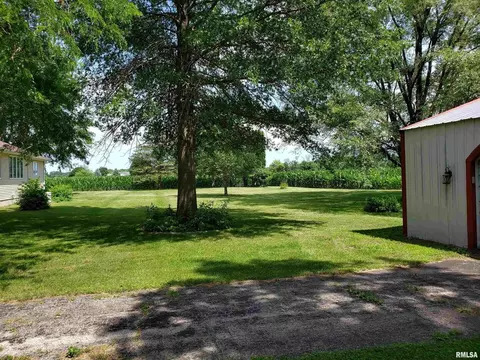 104 E 1st St, Sherrard, IL 61281 photo 11