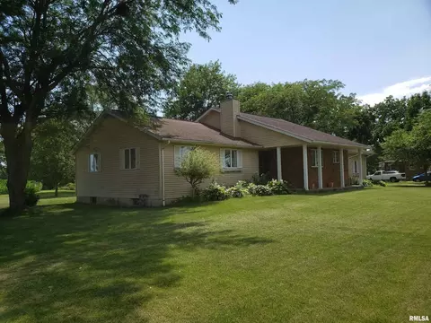 104 E 1st St, Sherrard, IL 61281 photo 2