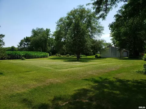 104 E 1st St, Sherrard, IL 61281 photo 6