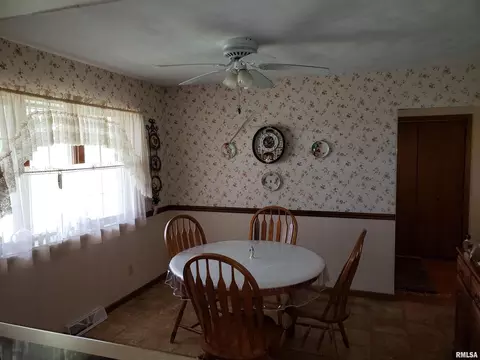 104 E 1st St, Sherrard, IL 61281 photo 14