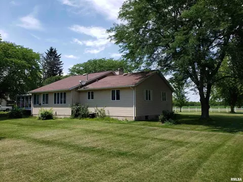 104 E 1st St, Sherrard, IL 61281 photo 4