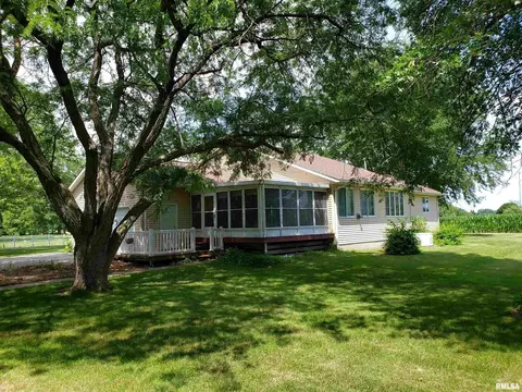104 E 1st St, Sherrard, IL 61281 photo 5