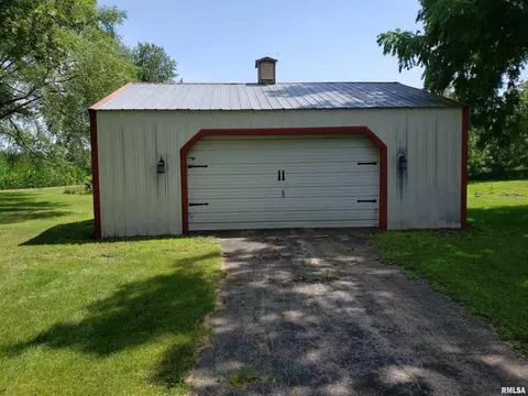 104 E 1st St, Sherrard, IL 61281 photo 9