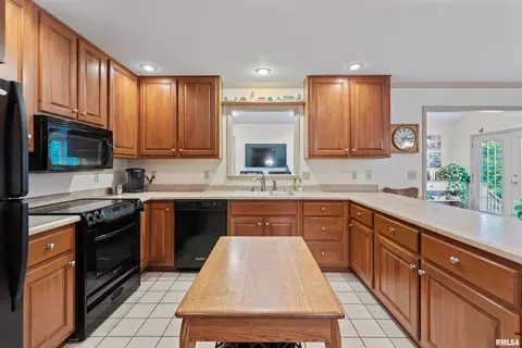 3536 49th St, Moline, IL 61265 photo 17
