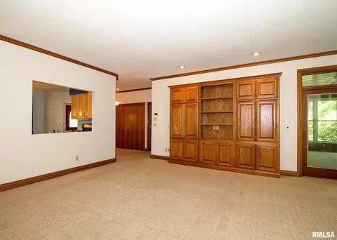 3026 45th St, Moline, IL 61265 photo 9