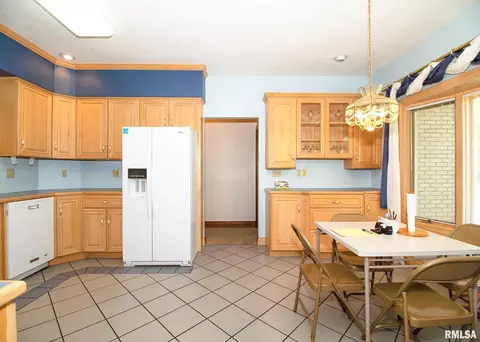 3026 45th St, Moline, IL 61265 photo 3