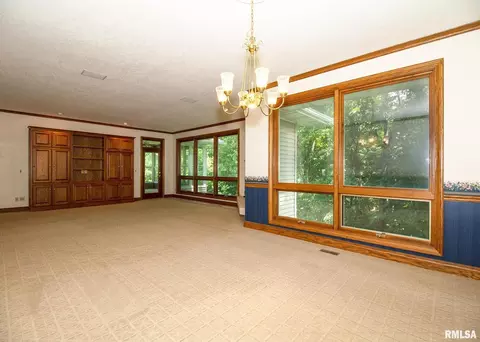 3026 45th St, Moline, IL 61265 photo 7