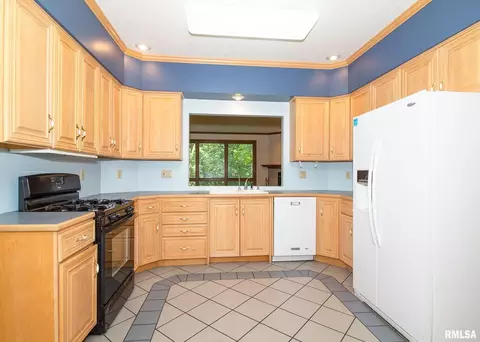 3026 45th St, Moline, IL 61265 photo 5