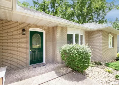 3026 45th St, Moline, IL 61265 photo 2