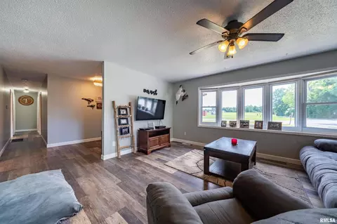 13317 Davidson Rd, Marion, IL 62959 photo 4