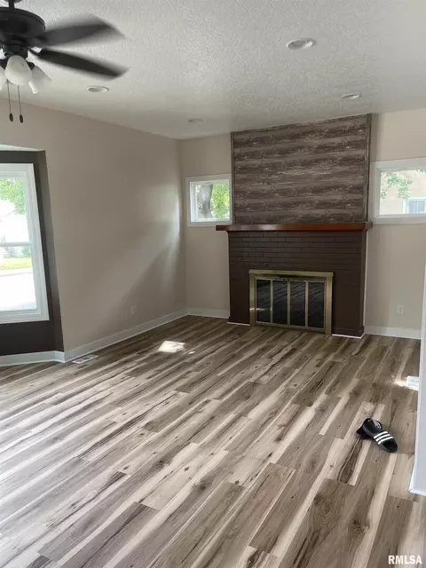 1845 15th St, Moline, IL 61265 photo 5