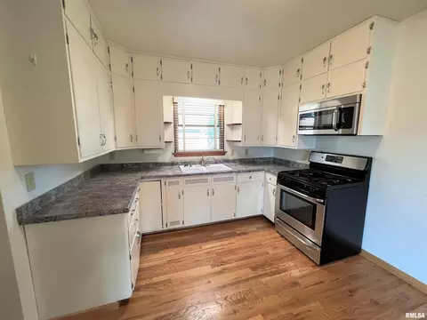 2533 29th St, Moline, IL 61265 photo 6