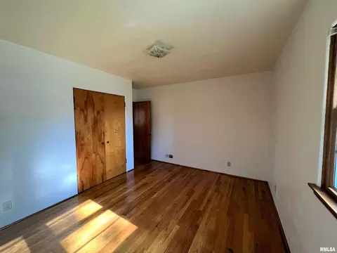 2533 29th St, Moline, IL 61265 photo 8
