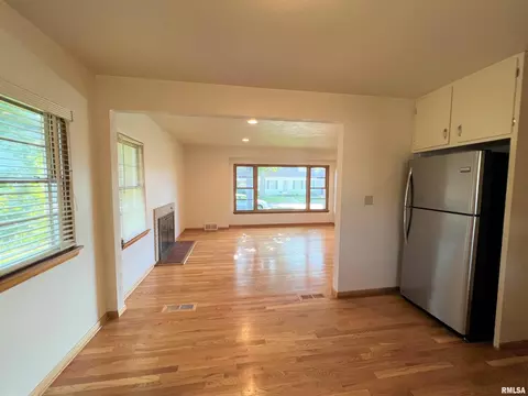 2533 29th St, Moline, IL 61265 photo 7