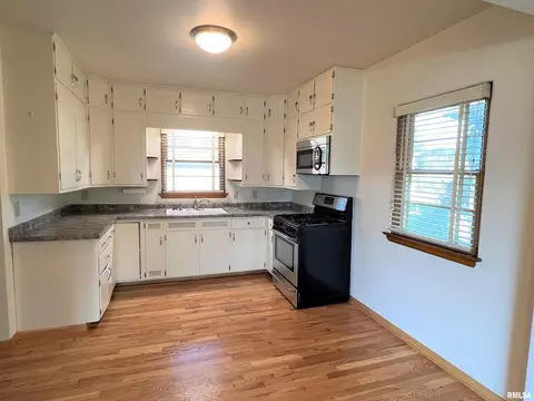 2533 29th St, Moline, IL 61265 photo 5