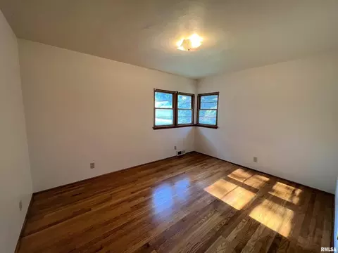 2533 29th St, Moline, IL 61265 photo 9