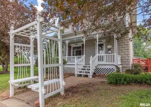 305 9th St, Silvis, IL 61282 photo 2